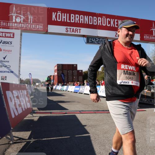 03.10.2025 - Köhlbrandbrückenlauf Lena Gebhardt http://msf.ph/oto/9077388 03.10.2025 13:42:00 Ziel 5043, 5250, 5253, 5315, 5620 meine-sportfotos.de