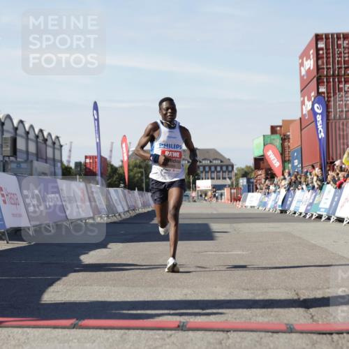 03.10.2025 - Köhlbrandbrückenlauf Jannik Wohlers http://msf.ph/oto/9077403 03.10.2025 12:48:28 Ziel 6359 meine-sportfotos.de