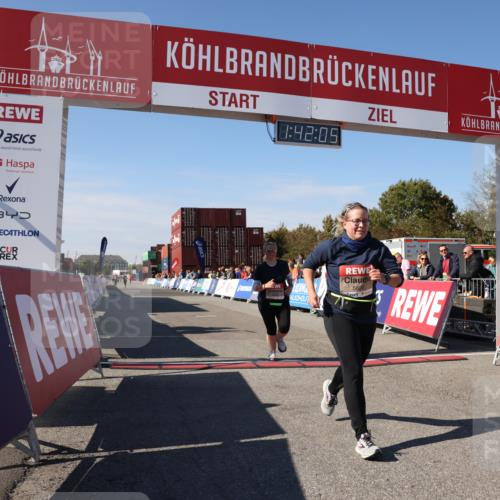 03.10.2025 - Köhlbrandbrückenlauf Lena Gebhardt http://msf.ph/oto/9077412 03.10.2025 13:42:05 Ziel 5043, 5253, 5315, 5620 meine-sportfotos.de