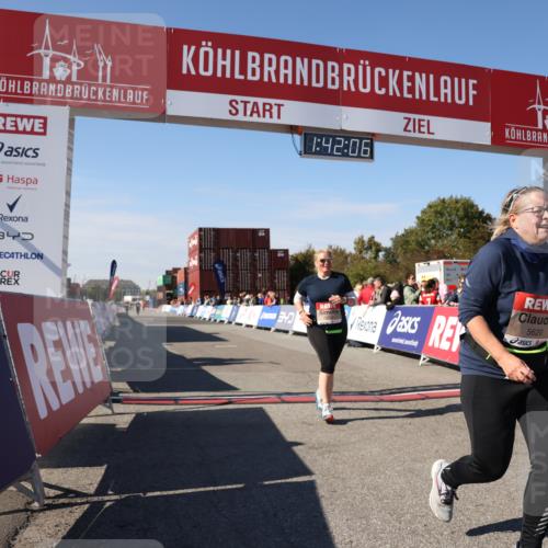 03.10.2025 - Köhlbrandbrückenlauf Lena Gebhardt http://msf.ph/oto/9077432 03.10.2025 13:42:06 Ziel 5043, 5253, 5620 meine-sportfotos.de