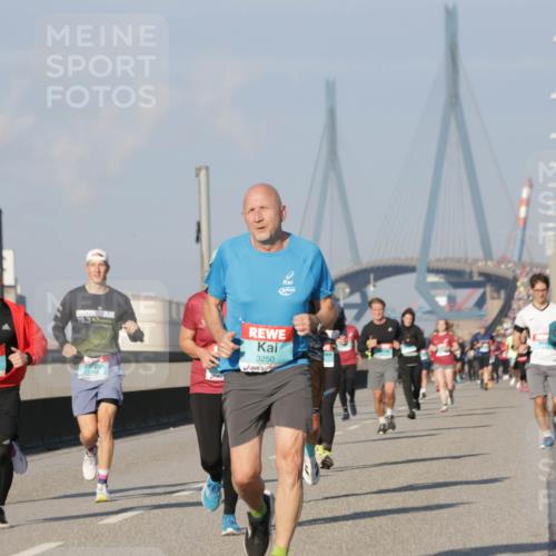 03.10.2025 - Köhlbrandbrückenlauf Jannik Wohlers http://msf.ph/oto/9077433 03.10.2025 09:52:20 Position 3 1962, 70, 3, 3250 meine-sportfotos.de
