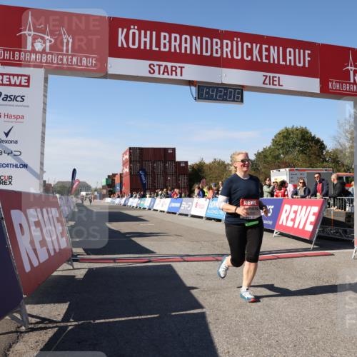 03.10.2025 - Köhlbrandbrückenlauf Lena Gebhardt http://msf.ph/oto/9077442 03.10.2025 13:42:06 Ziel 5043, 5253, 5620 meine-sportfotos.de