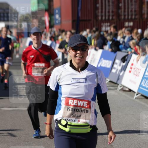 03.10.2025 - Köhlbrandbrückenlauf Jannik Wohlers http://msf.ph/oto/9077443 03.10.2025 13:17:17 Ziel 4361, 4404, 4988, 5031, 5073, 5090, 5429, 5479, 5544, 5638, 5642, 5667, 5890, 5943, 6389, 6431 meine-sportfotos.de