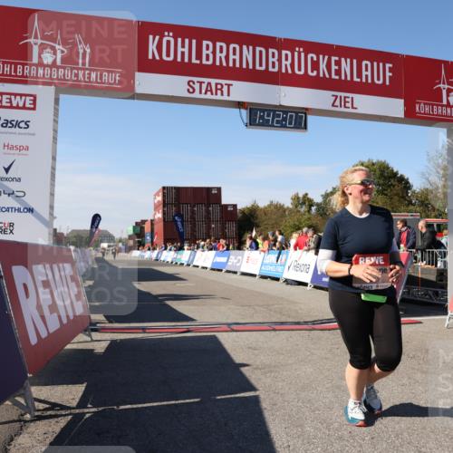 03.10.2025 - Köhlbrandbrückenlauf Lena Gebhardt http://msf.ph/oto/9077450 03.10.2025 13:42:07 Ziel 5043, 5253, 5620 meine-sportfotos.de