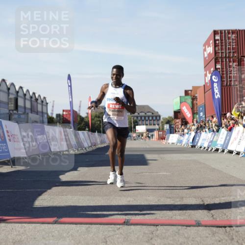 03.10.2025 - Köhlbrandbrückenlauf Jannik Wohlers http://msf.ph/oto/9077451 03.10.2025 12:48:28 Ziel 6359 meine-sportfotos.de