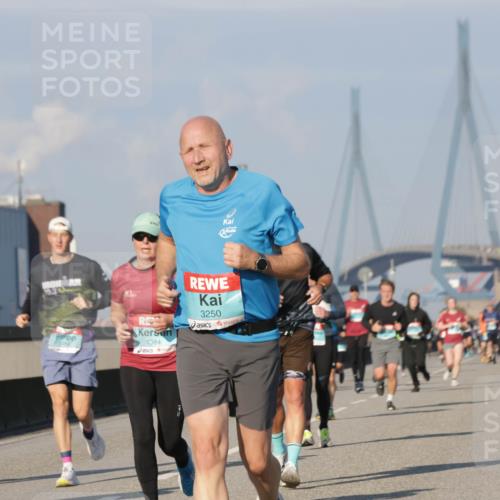 03.10.2025 - Köhlbrandbrückenlauf Jannik Wohlers http://msf.ph/oto/9077455 03.10.2025 09:52:22 Position 3 52, 1384, 3250 meine-sportfotos.de