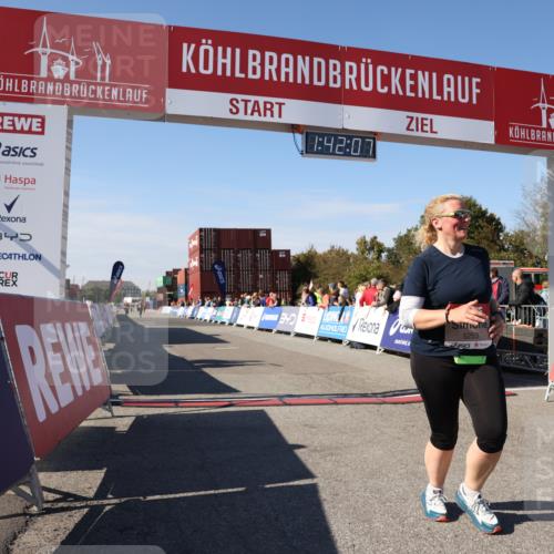 03.10.2025 - Köhlbrandbrückenlauf Lena Gebhardt http://msf.ph/oto/9077461 03.10.2025 13:42:07 Ziel 5043, 5253, 5620 meine-sportfotos.de