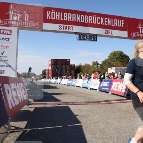 03.10.2025 - Köhlbrandbrückenlauf Lena Gebhardt http://msf.ph/oto/9077466 03.10.2025 13:42:07 Ziel 5043, 5253, 5620 meine-sportfotos.de