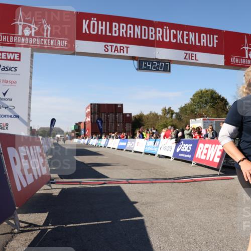 03.10.2025 - Köhlbrandbrückenlauf Lena Gebhardt http://msf.ph/oto/9077475 03.10.2025 13:42:07 Ziel 5043, 5253, 5620 meine-sportfotos.de