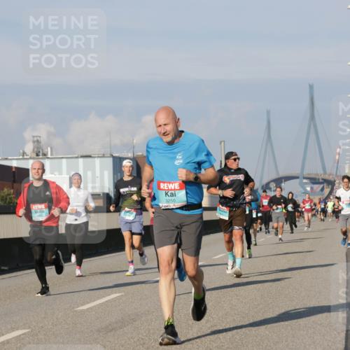 03.10.2025 - Köhlbrandbrückenlauf Jannik Wohlers http://msf.ph/oto/9077480 03.10.2025 09:52:23 Position 3 3250, 1962 meine-sportfotos.de