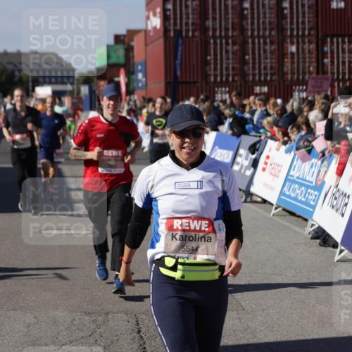 03.10.2025 - Köhlbrandbrückenlauf Jannik Wohlers http://msf.ph/oto/9077483 03.10.2025 13:17:17 Ziel 4361, 4404, 4988, 5031, 5073, 5090, 5429, 5479, 5544, 5638, 5642, 5667, 5890, 5943, 6389, 6431 meine-sportfotos.de