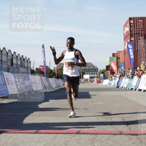 03.10.2025 - Köhlbrandbrückenlauf Jannik Wohlers http://msf.ph/oto/9077493 03.10.2025 12:48:28 Ziel 6359 meine-sportfotos.de