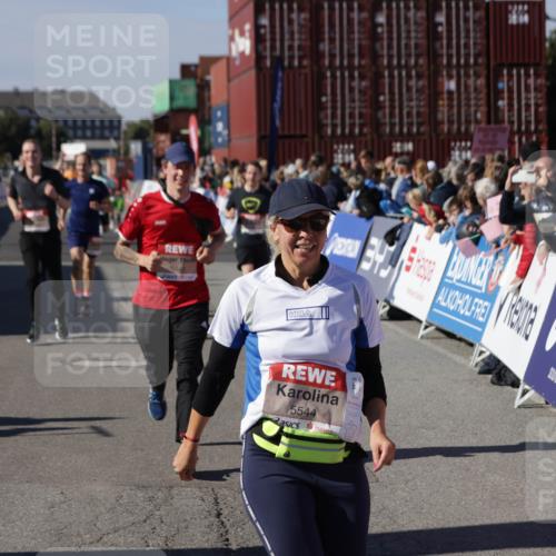 03.10.2025 - Köhlbrandbrückenlauf Jannik Wohlers http://msf.ph/oto/9077500 03.10.2025 13:17:17 Ziel 4361, 4404, 4988, 5031, 5073, 5090, 5429, 5479, 5544, 5638, 5642, 5667, 5890, 5943, 6389, 6431 meine-sportfotos.de