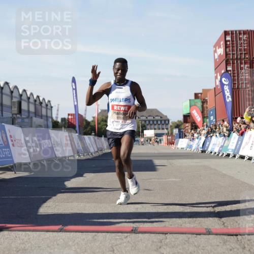 03.10.2025 - Köhlbrandbrückenlauf Jannik Wohlers http://msf.ph/oto/9077505 03.10.2025 12:48:28 Ziel 6359 meine-sportfotos.de