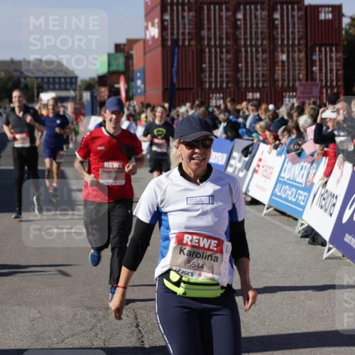03.10.2025 - Köhlbrandbrückenlauf Jannik Wohlers http://msf.ph/oto/9077512 03.10.2025 13:17:17 Ziel 4361, 4404, 4988, 5031, 5073, 5090, 5429, 5479, 5544, 5638, 5642, 5667, 5890, 5943, 6389, 6431 meine-sportfotos.de