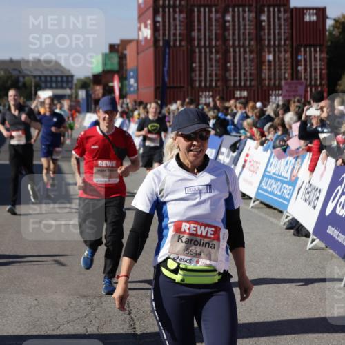 03.10.2025 - Köhlbrandbrückenlauf Jannik Wohlers http://msf.ph/oto/9077523 03.10.2025 13:17:17 Ziel 4361, 4404, 4988, 5031, 5073, 5090, 5429, 5479, 5544, 5638, 5642, 5667, 5890, 5943, 6389, 6431 meine-sportfotos.de