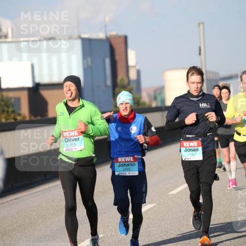 03.10.2025 - Köhlbrandbrückenlauf Jannik Wohlers http://msf.ph/oto/9077543 03.10.2025 09:44:13 Position 3 1010, 2955, 3136, 1083 meine-sportfotos.de