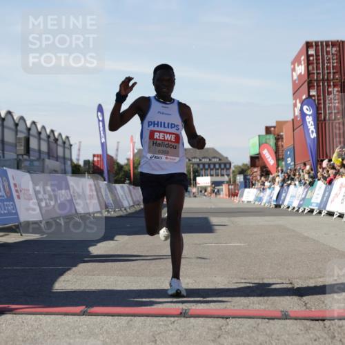 03.10.2025 - Köhlbrandbrückenlauf Jannik Wohlers http://msf.ph/oto/9077545 03.10.2025 12:48:28 Ziel 6359 meine-sportfotos.de