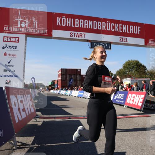 03.10.2025 - Köhlbrandbrückenlauf Lena Gebhardt http://msf.ph/oto/9077546 03.10.2025 13:42:21 Ziel 5271, 6247 meine-sportfotos.de