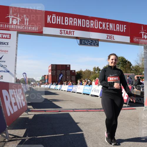 03.10.2025 - Köhlbrandbrückenlauf Lena Gebhardt http://msf.ph/oto/9077577 03.10.2025 13:42:23 Ziel 5271, 6247 meine-sportfotos.de