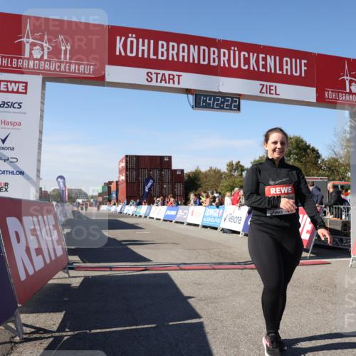 03.10.2025 - Köhlbrandbrückenlauf Lena Gebhardt http://msf.ph/oto/9077581 03.10.2025 13:42:23 Ziel 5271, 6247 meine-sportfotos.de