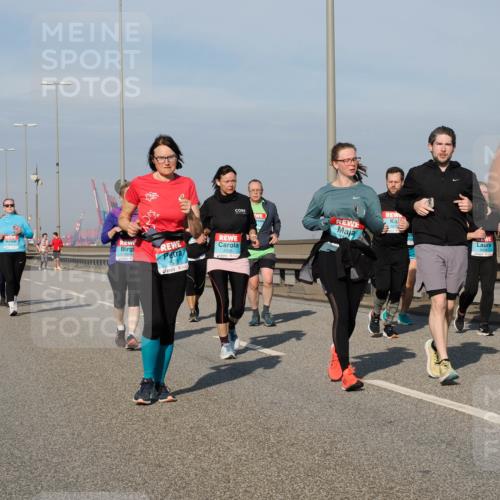03.10.2025 - Köhlbrandbrückenlauf Fabian Wolf http://msf.ph/oto/9077582 03.10.2025 10:15:54 Position 3 3094, 2535, 2434 meine-sportfotos.de