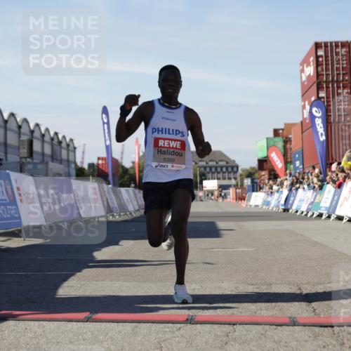 03.10.2025 - Köhlbrandbrückenlauf Jannik Wohlers http://msf.ph/oto/9077586 03.10.2025 12:48:29 Ziel 6359 meine-sportfotos.de