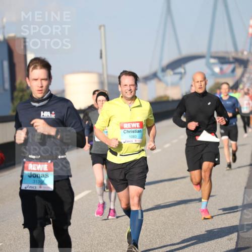 03.10.2025 - Köhlbrandbrückenlauf Jannik Wohlers http://msf.ph/oto/9077590 03.10.2025 09:44:14 Position 3 2955, 3136, 1083 meine-sportfotos.de