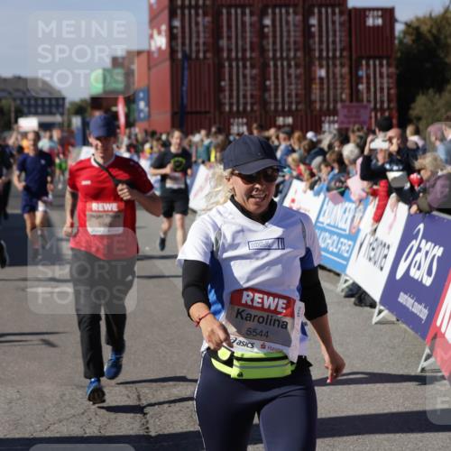 03.10.2025 - Köhlbrandbrückenlauf Jannik Wohlers http://msf.ph/oto/9077594 03.10.2025 13:17:17 Ziel 4361, 4404, 4988, 5031, 5073, 5090, 5429, 5479, 5544, 5638, 5642, 5667, 5890, 5943, 6389, 6431 meine-sportfotos.de