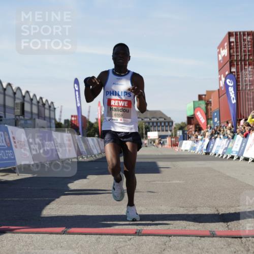 03.10.2025 - Köhlbrandbrückenlauf Jannik Wohlers http://msf.ph/oto/9077604 03.10.2025 12:48:29 Ziel 6359 meine-sportfotos.de