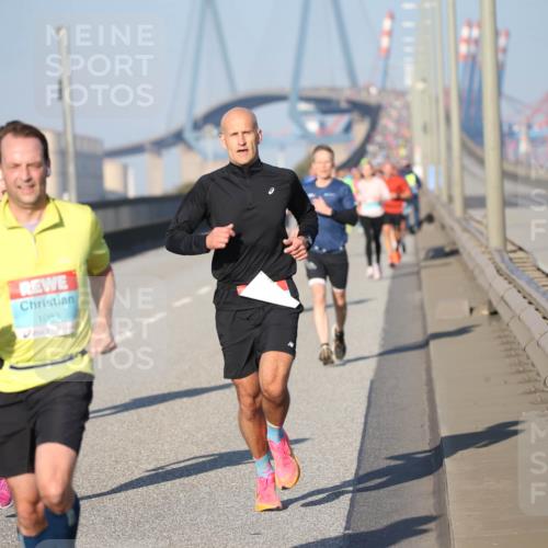 03.10.2025 - Köhlbrandbrückenlauf Jannik Wohlers http://msf.ph/oto/9077607 03.10.2025 09:44:16 Position 3 1083 meine-sportfotos.de