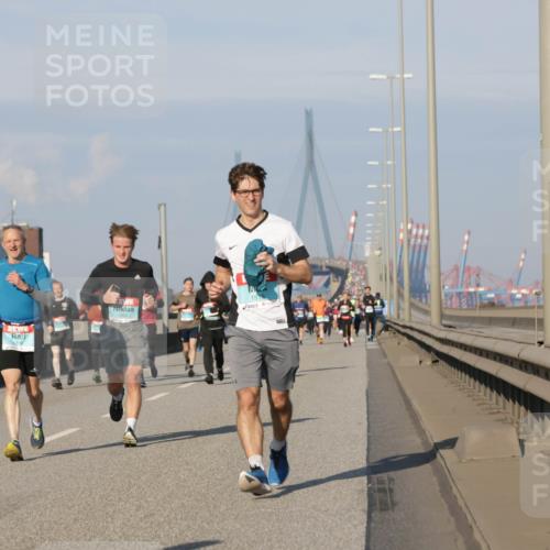 03.10.2025 - Köhlbrandbrückenlauf Jannik Wohlers http://msf.ph/oto/9077611 03.10.2025 09:52:31 Position 3 1516, 319 meine-sportfotos.de