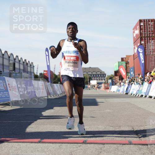 03.10.2025 - Köhlbrandbrückenlauf Jannik Wohlers http://msf.ph/oto/9077618 03.10.2025 12:48:29 Ziel 6359 meine-sportfotos.de