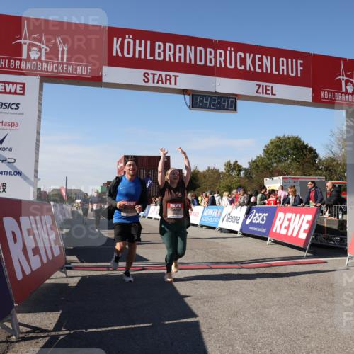 03.10.2025 - Köhlbrandbrückenlauf Lena Gebhardt http://msf.ph/oto/9077639 03.10.2025 13:42:40 Ziel 5254, 5418, 6160, 6161, 6260 meine-sportfotos.de