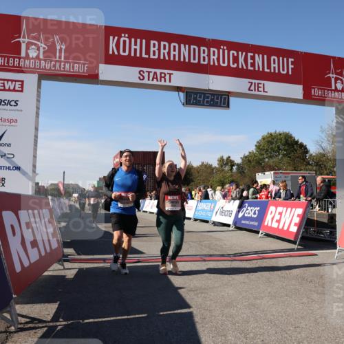 03.10.2025 - Köhlbrandbrückenlauf Lena Gebhardt http://msf.ph/oto/9077649 03.10.2025 13:42:40 Ziel 5254, 5418, 6160, 6161, 6260 meine-sportfotos.de