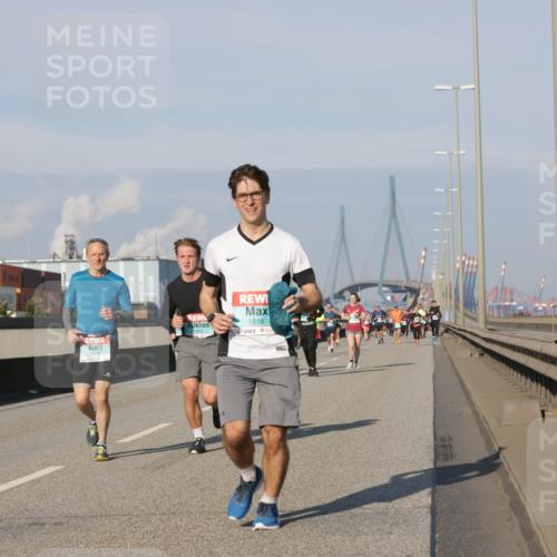 03.10.2025 - Köhlbrandbrückenlauf Jannik Wohlers http://msf.ph/oto/9077664 03.10.2025 09:52:33 Position 3 1402, 1516, 1319 meine-sportfotos.de