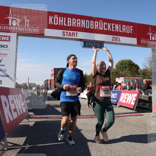 03.10.2025 - Köhlbrandbrückenlauf Lena Gebhardt http://msf.ph/oto/9077668 03.10.2025 13:42:41 Ziel 4944, 5086, 5254, 5418, 6160, 6161, 6260 meine-sportfotos.de