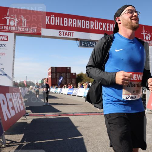 03.10.2025 - Köhlbrandbrückenlauf Lena Gebhardt http://msf.ph/oto/9077687 03.10.2025 13:42:42 Ziel 4944, 5086, 5254, 5418, 6160, 6161, 6260 meine-sportfotos.de