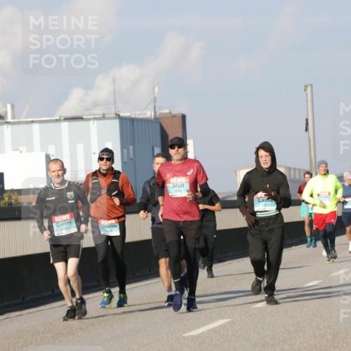 03.10.2025 - Köhlbrandbrückenlauf Jannik Wohlers http://msf.ph/oto/9077696 03.10.2025 09:52:36 Position 3 3320, 2696, 1673 meine-sportfotos.de