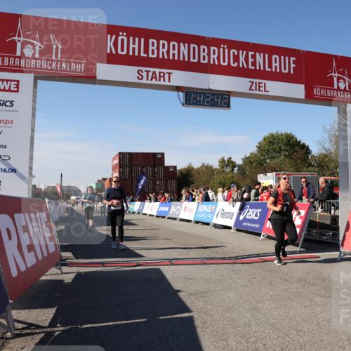 03.10.2025 - Köhlbrandbrückenlauf Lena Gebhardt http://msf.ph/oto/9077700 03.10.2025 13:42:43 Ziel 4944, 5086, 5254, 5418, 6160, 6161, 6260 meine-sportfotos.de