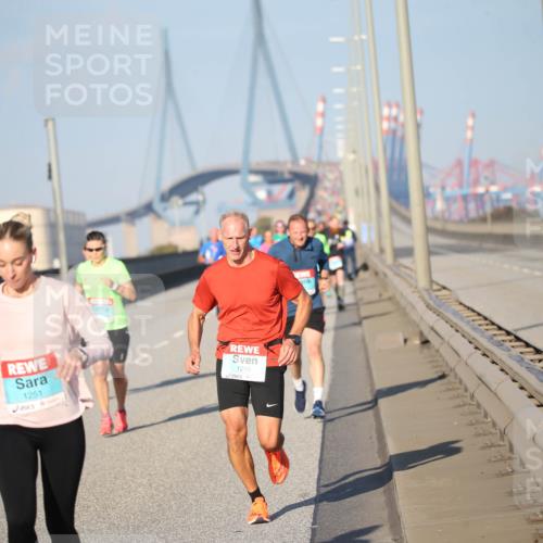 03.10.2025 - Köhlbrandbrückenlauf Jannik Wohlers http://msf.ph/oto/9077703 03.10.2025 09:44:30 Position 3 1251, 1210 meine-sportfotos.de