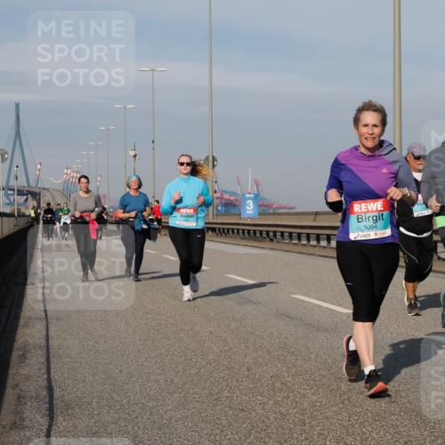 03.10.2025 - Köhlbrandbrückenlauf Fabian Wolf http://msf.ph/oto/9077711 03.10.2025 10:15:57 Position 3 3, 3094, 311 meine-sportfotos.de