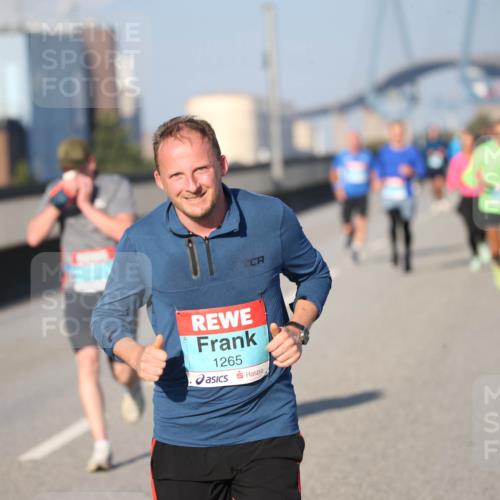 03.10.2025 - Köhlbrandbrückenlauf Jannik Wohlers http://msf.ph/oto/9077717 03.10.2025 09:44:35 Position 3 2819, 1265 meine-sportfotos.de