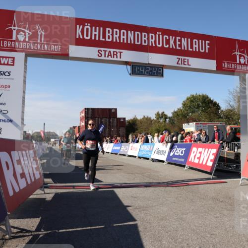 03.10.2025 - Köhlbrandbrückenlauf Lena Gebhardt http://msf.ph/oto/9077719 03.10.2025 13:42:43 Ziel 4944, 5086, 5254, 5418, 6160, 6161, 6260 meine-sportfotos.de