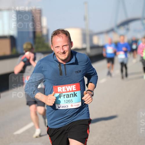 03.10.2025 - Köhlbrandbrückenlauf Jannik Wohlers http://msf.ph/oto/9077722 03.10.2025 09:44:35 Position 3 2819, 1265 meine-sportfotos.de