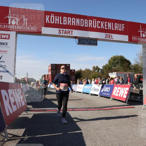 03.10.2025 - Köhlbrandbrückenlauf Lena Gebhardt http://msf.ph/oto/9077726 03.10.2025 13:42:44 Ziel 4944, 5086, 5254, 5418, 6160, 6161, 6260 meine-sportfotos.de