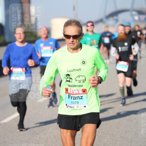 03.10.2025 - Köhlbrandbrückenlauf Jannik Wohlers http://msf.ph/oto/9077727 03.10.2025 09:44:42 Position 3 1079 meine-sportfotos.de