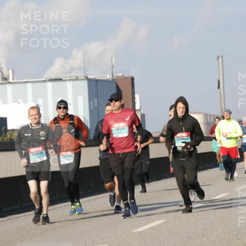 03.10.2025 - Köhlbrandbrückenlauf Jannik Wohlers http://msf.ph/oto/9077729 03.10.2025 09:52:36 Position 3 3320, 2696 meine-sportfotos.de
