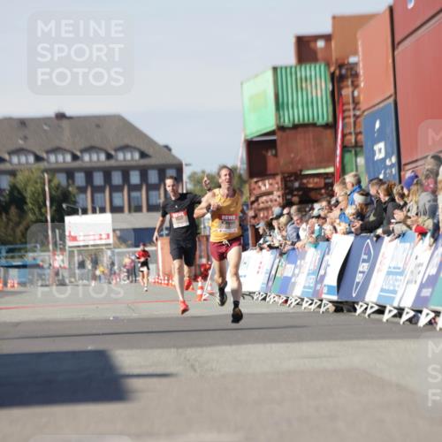 03.10.2025 - Köhlbrandbrückenlauf Jannik Wohlers http://msf.ph/oto/9077732 03.10.2025 12:48:52 Ziel 6240 meine-sportfotos.de