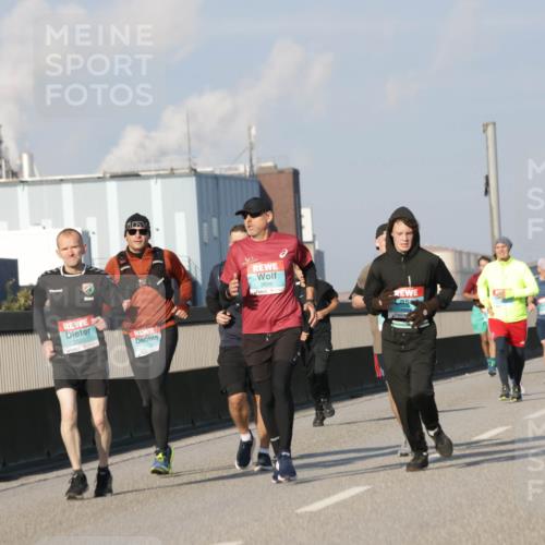 03.10.2025 - Köhlbrandbrückenlauf Jannik Wohlers http://msf.ph/oto/9077733 03.10.2025 09:52:36 Position 3 3320, 112, 2696 meine-sportfotos.de